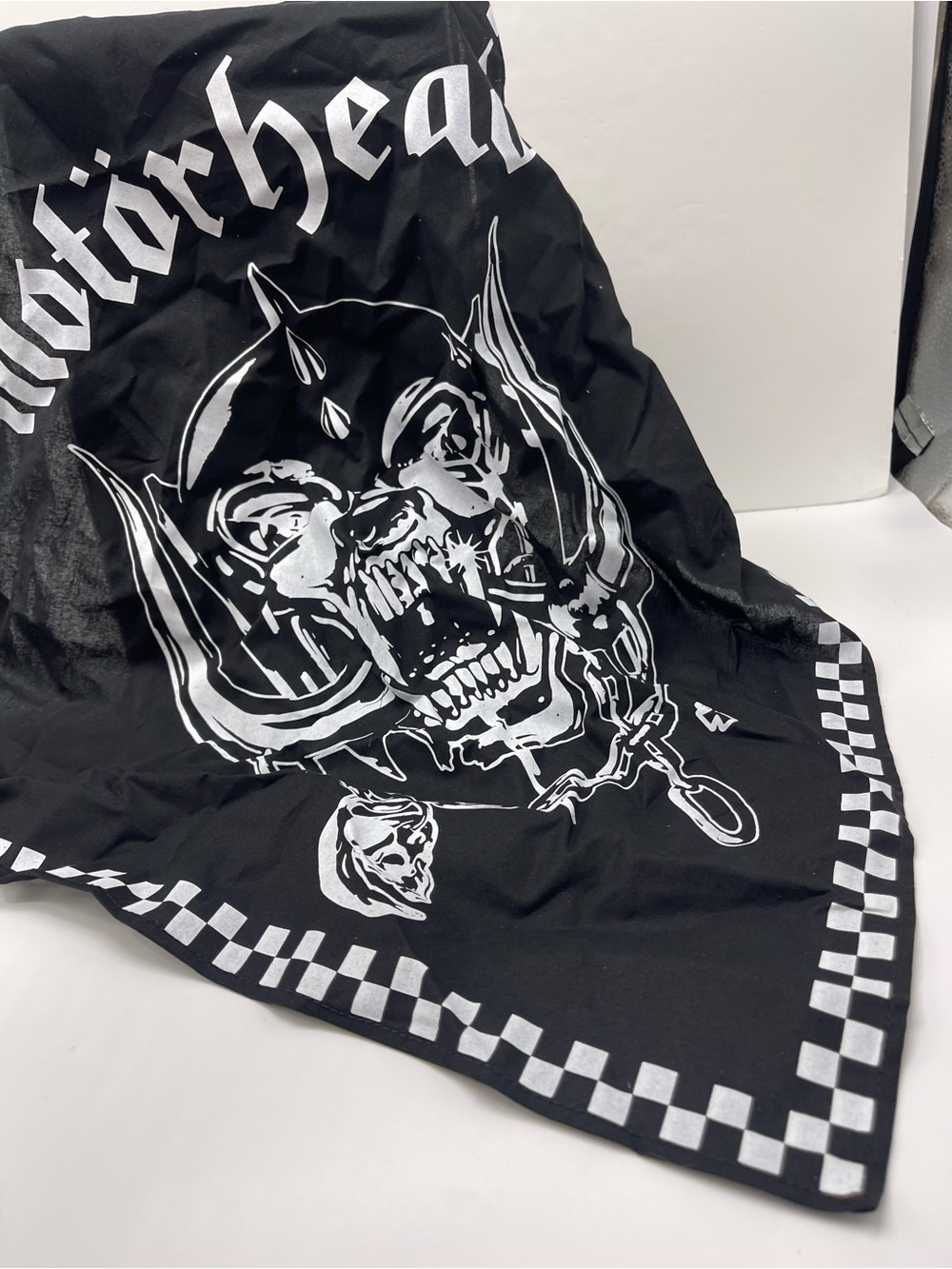 Vans MOTORHEAD Black Bandana Scarf with Silver Skull & Chain Graphic - Picture 9 of 12